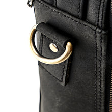 Załaduj obraz w przeglądarce galerii, A.P. Donovan Büffelleder Aktentasche Schwarz Messing Schnallen