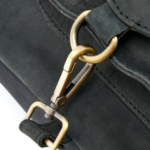 Załaduj obraz w przeglądarce galerii, Skórzana torba na aparat "Kouprey"