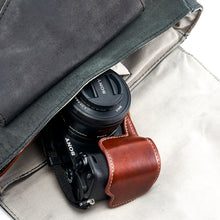 Załaduj obraz w przeglądarce galerii, Skórzana torba na aparat "Kouprey"