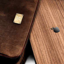 Carica l&#39;immagine nel visualizzatore di Gallery, A.P. Donovan Büffelleder Aktentasche Braun Platz für MacBook