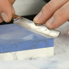 Cargar imagen en el visor de la galería, Sharpen the razor in Hanover