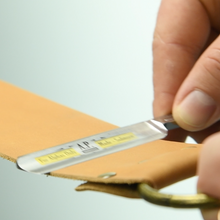 Cargar imagen en el visor de la galería, Sharpen the razor in Hanover